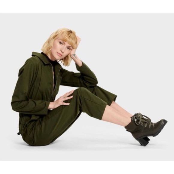 UGG Redwood Lace Up Boot in Black Olive - Picture 2 of 8